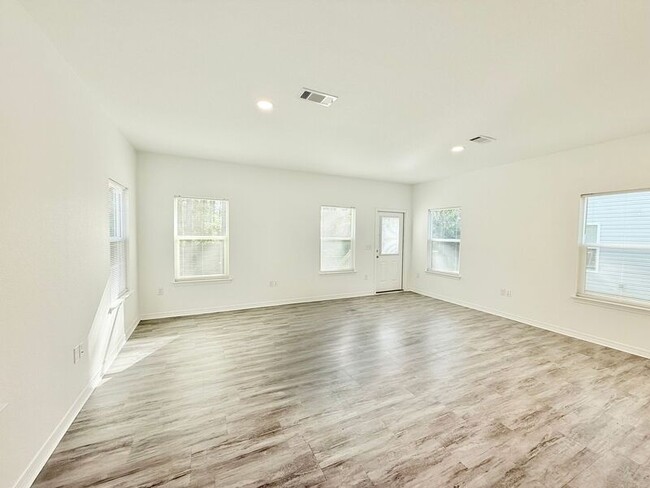 Foto del edificio - 6341 Long St