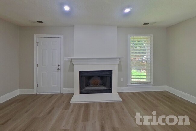 Foto del edificio - 7100 Idlewild Brook Ln