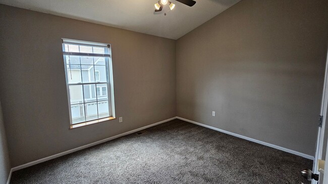 Foto del edificio - Modern 3-Level Townhouse in a Desirable Ne...