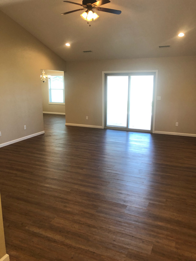 Building Photo - 2508 Fairway Dr