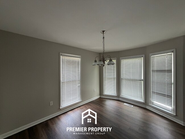 Foto del edificio - Stunning 3BR/2.5BA Trussville Estate | 1,990 Sq Ft, Stone Fireplace, Garage & Deck