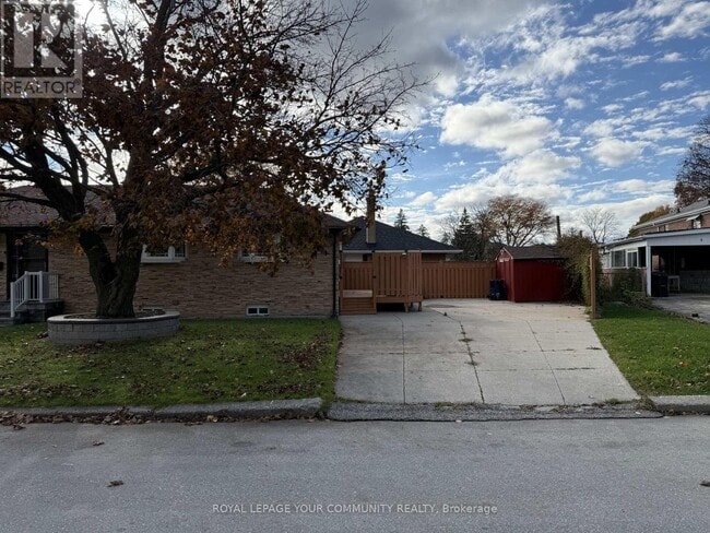 Photo du bâtiment - 2 Mackinac Crescent