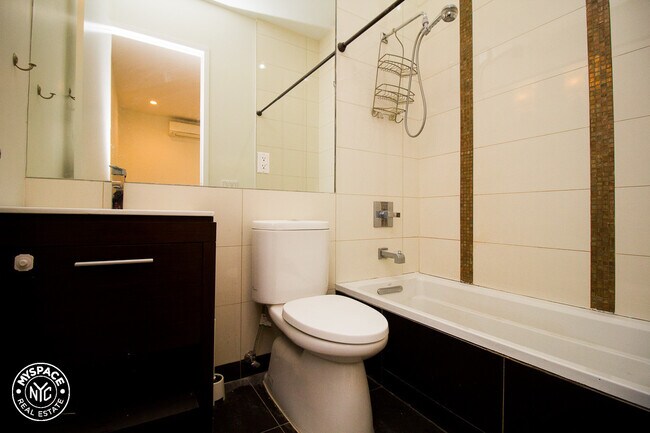 Building Photo - 828 St Johns Pl
