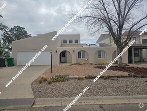 Building Photo - 606 Lakeview Cir SE