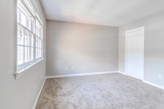 Foto del edificio - Spacious 3 Bedroom Townhouse in Fantastic ...