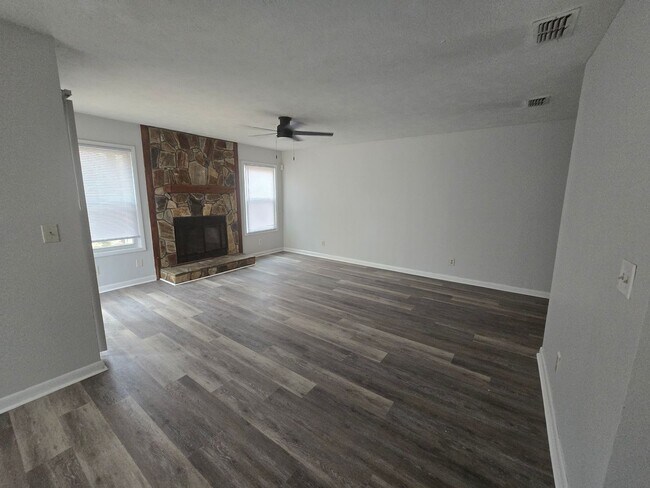 Foto del edificio - 6809 Willowbrook Dr