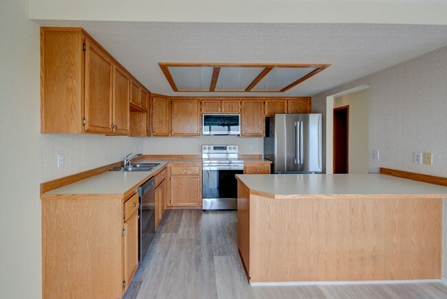 Building Photo - 2 Bed 2 Bath Apartment with a View