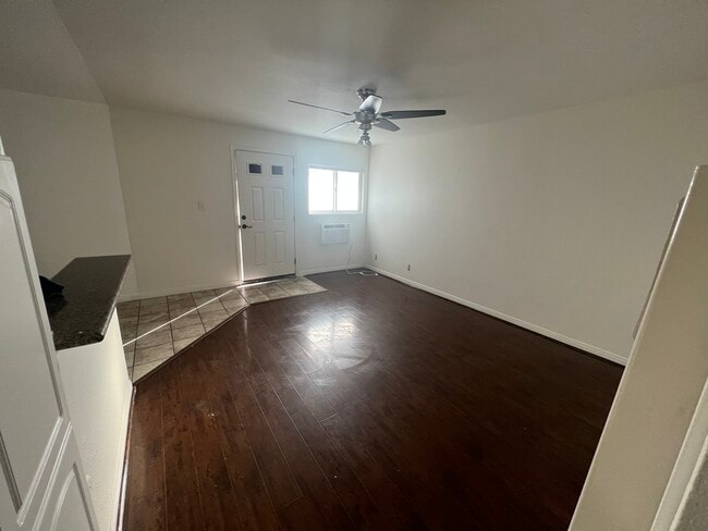 Building Photo - 1590 N Fair Oaks Ave