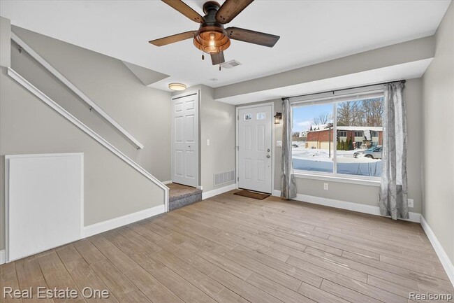 Building Photo - 874 N Main St