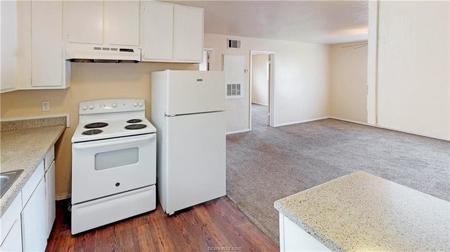 Building Photo - 2402 Jaguar Ct