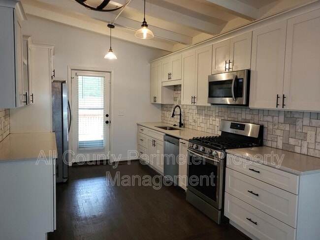Building Photo - 2846 Monterey Dr
