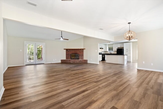 Building Photo - Bay Minette Beauty