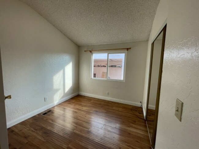 Building Photo - 1409 Spring Tree Ln