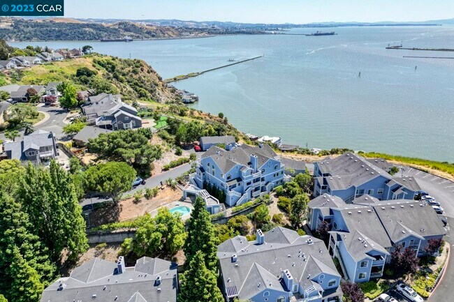 Building Photo - 190 Sea Crest Cir