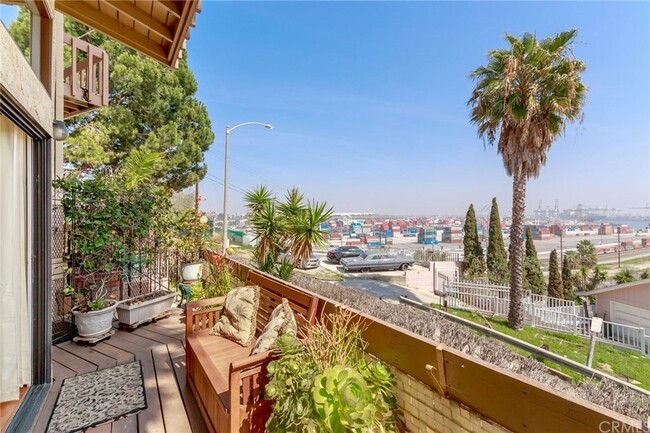 Building Photo - 409 W Elberon Ave, unit 2