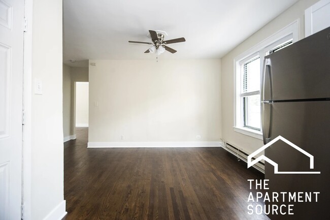 Photo - 3845 N Greenview Ave Apartment