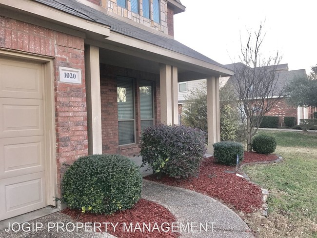 Building Photo - 1020 Rosemont Dr