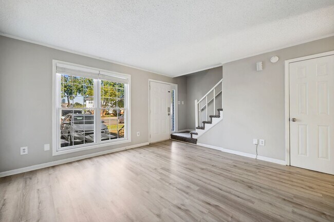 Building Photo - 16 Hayti Ln