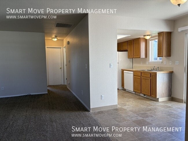 Building Photo - 981 E Blue Heron St