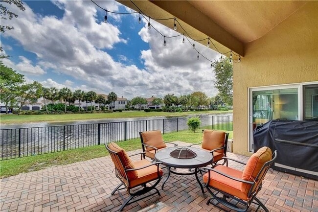 Amazing 4 Bedroom, 3 Bath home plus large 21'x11' loft located in Parkland Isles! - Amazing 4 Bedroom, 3 Bath home plus large 21'x11' loft located in Parkland Isles!