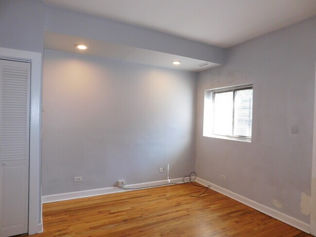 Foto del edificio - 1851 W Chicago Ave