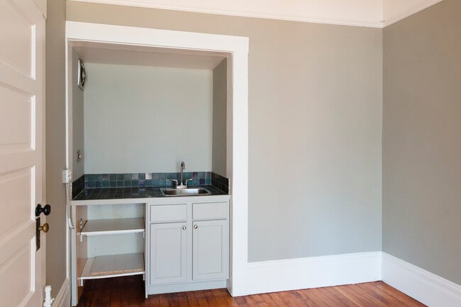 Bonus room/office - 411 Tehama St