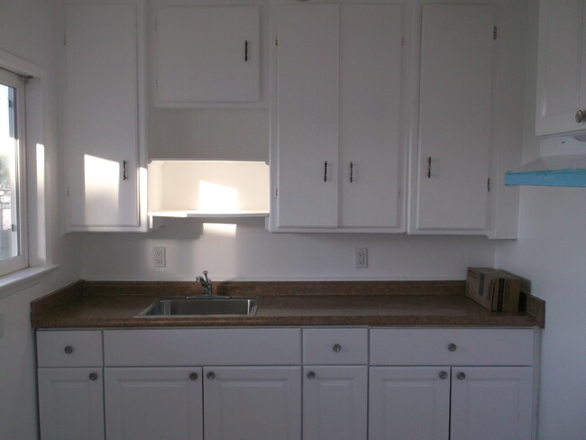 Kitchen - 16675 Mojave Dr