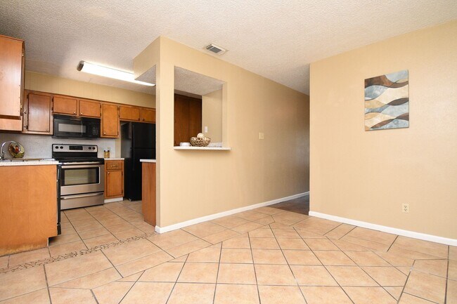 Building Photo - IMMEDIATE MOVE-IN W/ FIREPLACE *PERFECT FO...