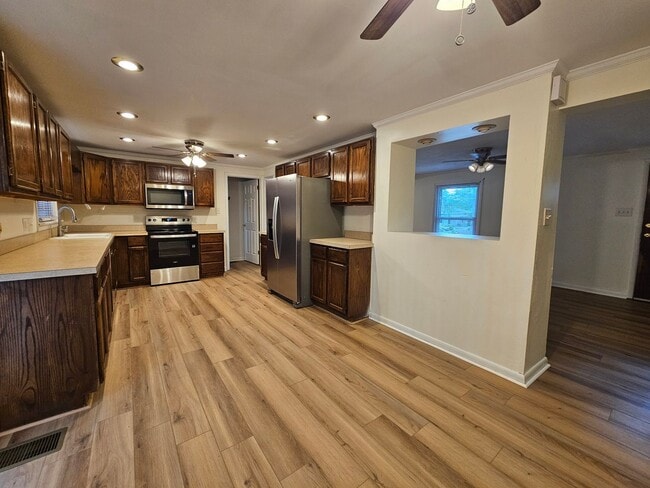 Building Photo - 1318 Planters Dr