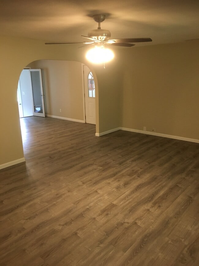 Livingroom - 11232 Mcfarland