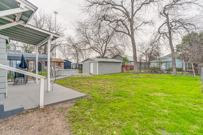 Building Photo - 122 Finch Pl