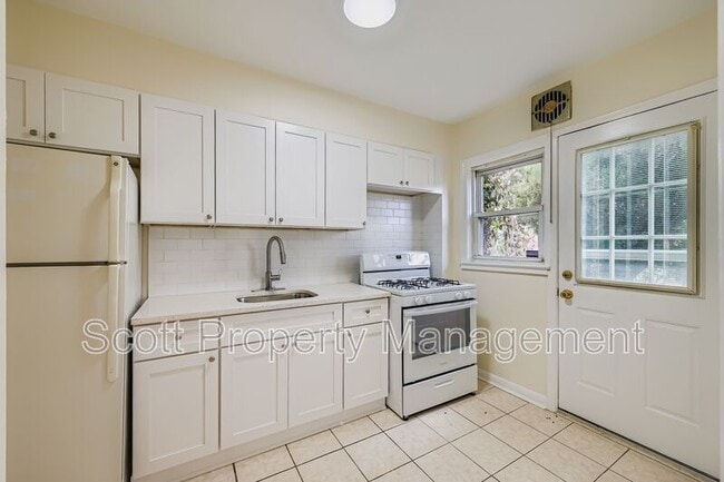 Building Photo - 1333 Cedarcroft Rd