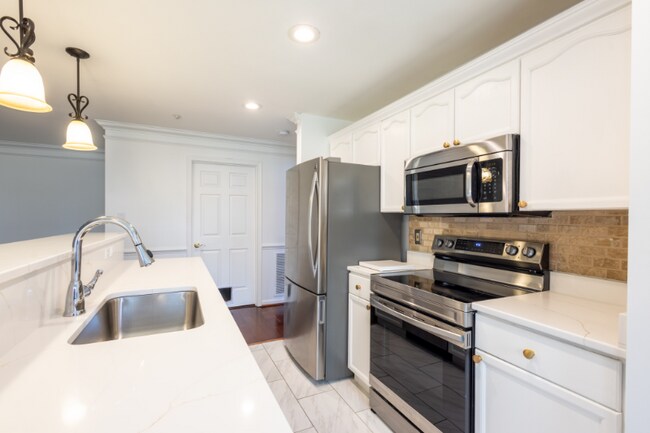 Foto del edificio - 2406 Dominion Dr