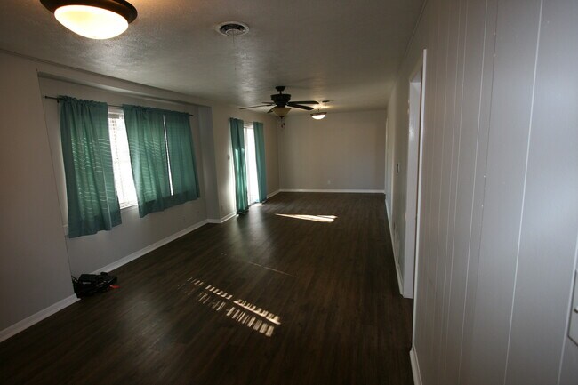 sala de estar/comedor - 2604 Mears Dr