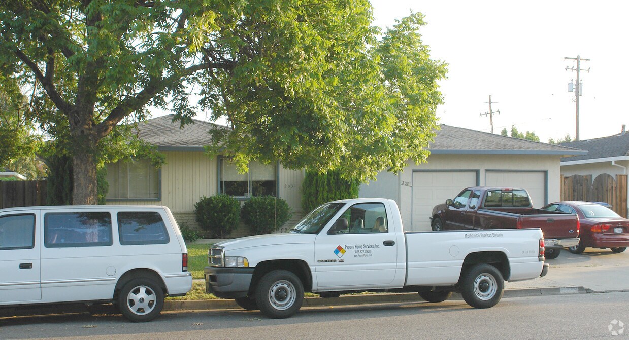 Building Photo - 2029-2031 Willester Ave