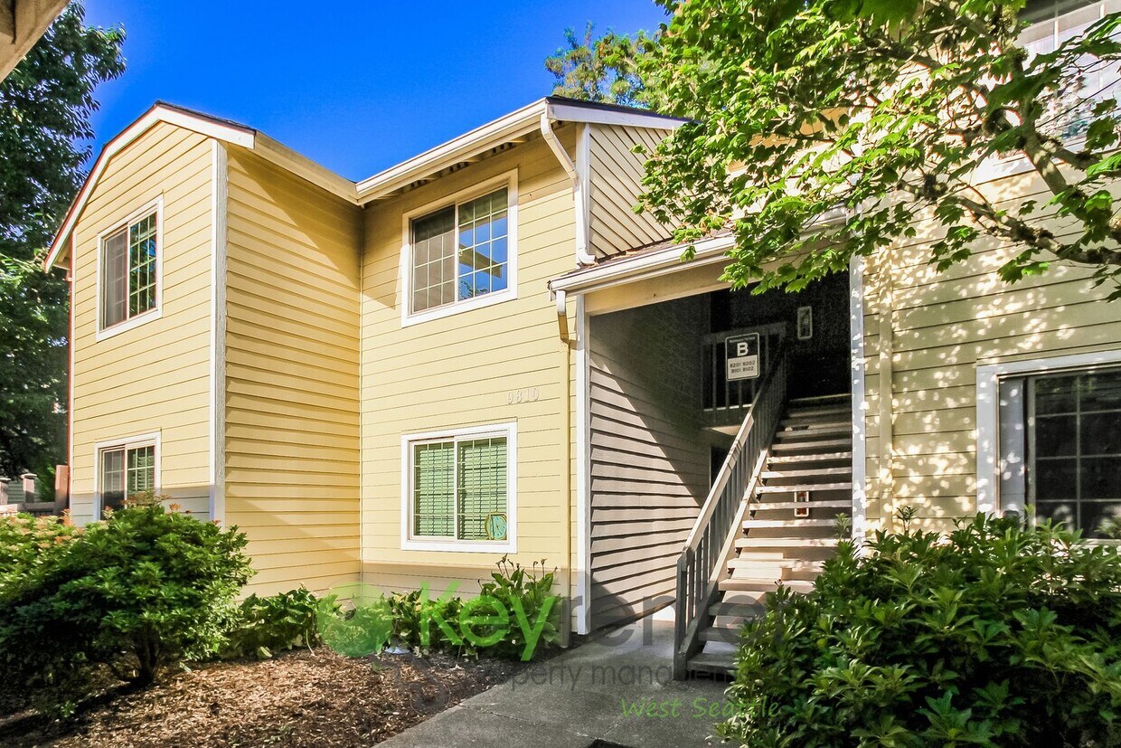 Primary Photo - Live Easy in This Stylish 2-Bedroom with I...