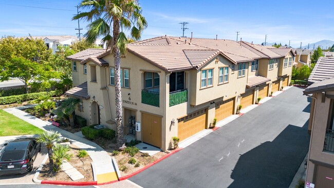 Building Photo - Beautiful 2-Bedroom, 2-Bathroom Condo with...
