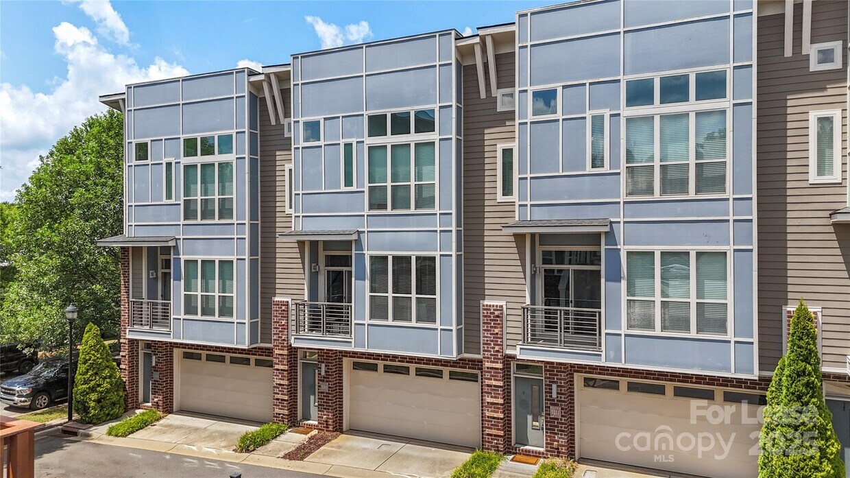 Foto principal - 3307 Bessemer St