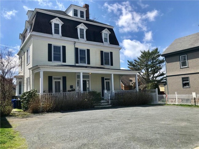 Foto del edificio - 15 Narragansett Ave