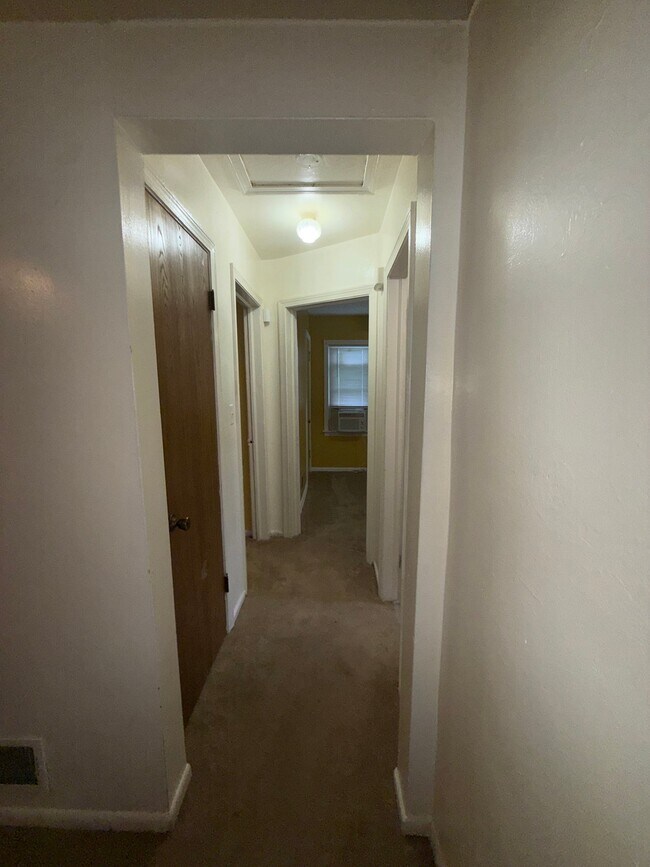 Foto del edificio - 310 E Lyndon Ave