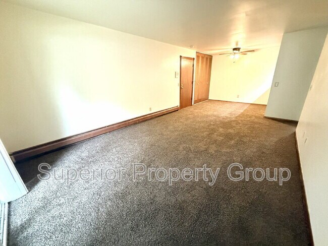 Foto del edificio - 2404 Independence Ln