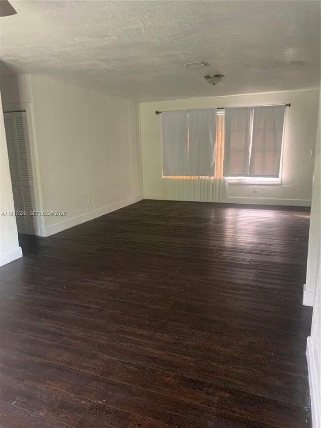 Foto del edificio - 2355 NW 207th St