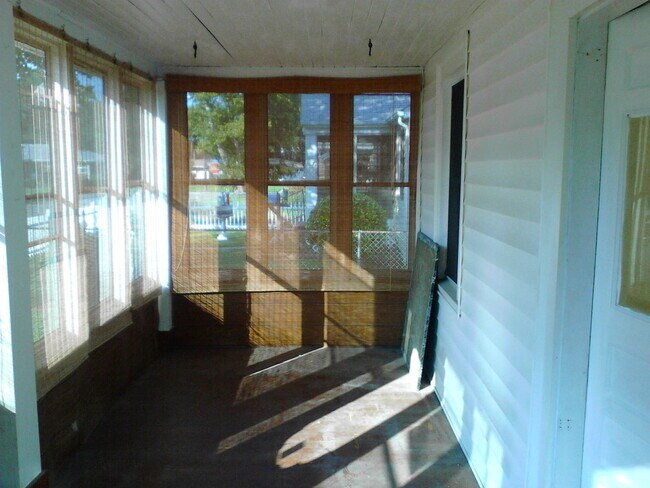 Foto del edificio - Move in nready home in Hampton VA