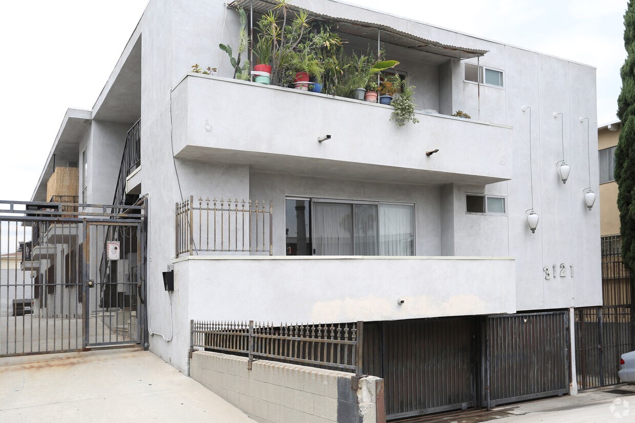 Foto del edificio - 3121 S Canfield Ave