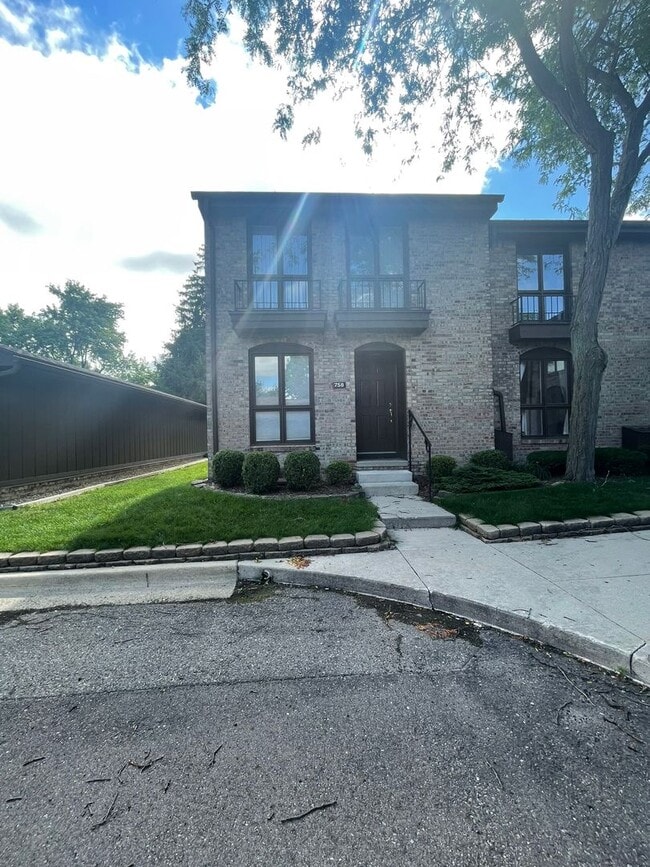 Photo - Updated End-Unit Condo in Earhart Village – Prime Location!