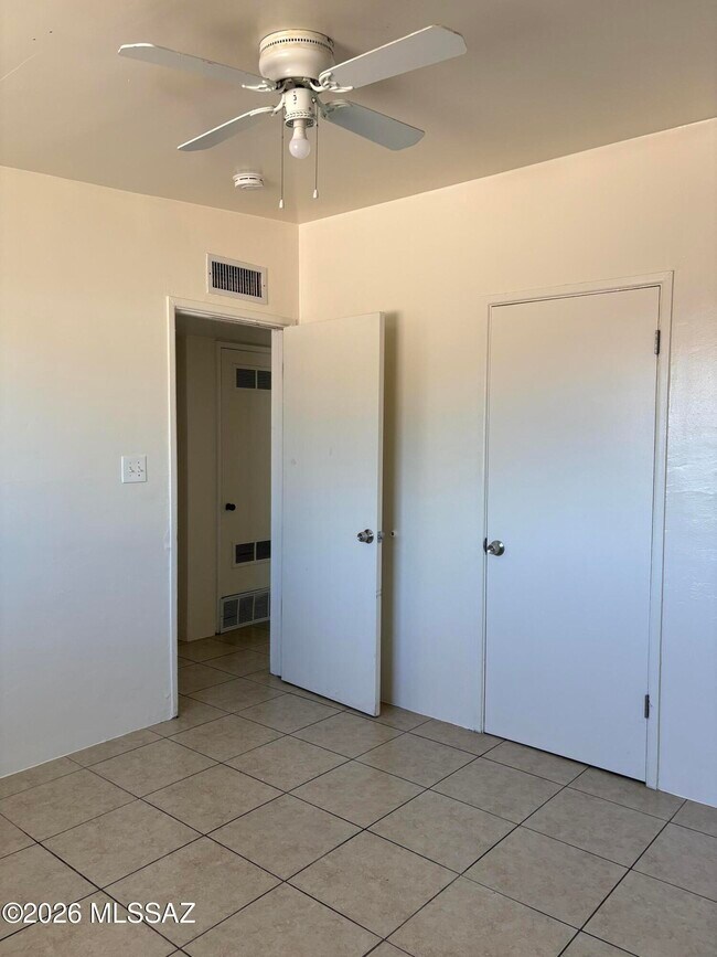 Foto del edificio - 5844 E 33rd St