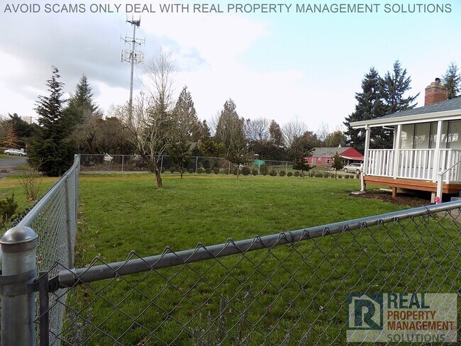 Building Photo - 6135 NE Bryant St