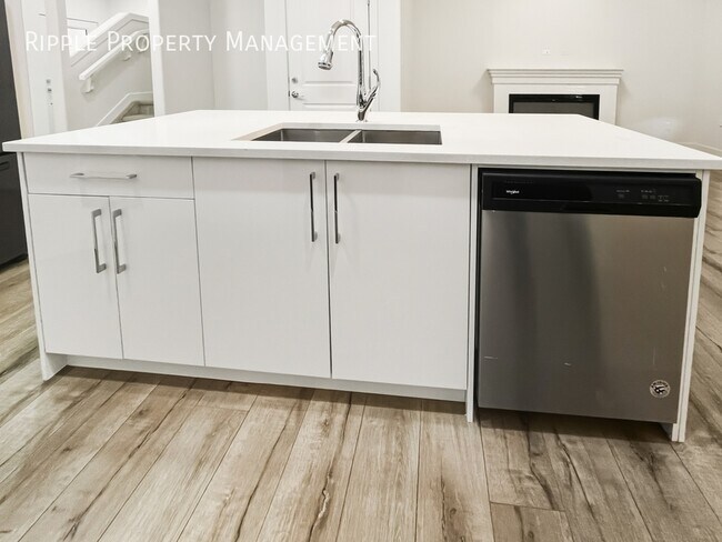 Building Photo - AMAZING 3 BEDS, 2.5 UPPER/MAIN FLOOR IN CHAPPELLE