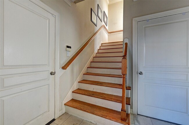 Building Photo - 835 Rosine St