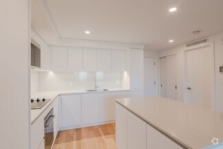 Building Photo - 3460 Rue Peel
